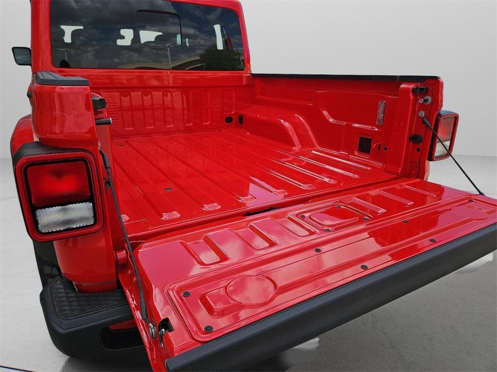 new 2025 Jeep Gladiator car, priced at $44,584