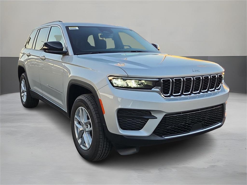 new 2025 Jeep Grand Cherokee car, priced at $40,965