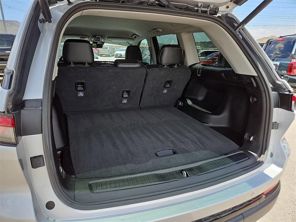 used 2024 Jeep Grand Cherokee car, priced at $37,492