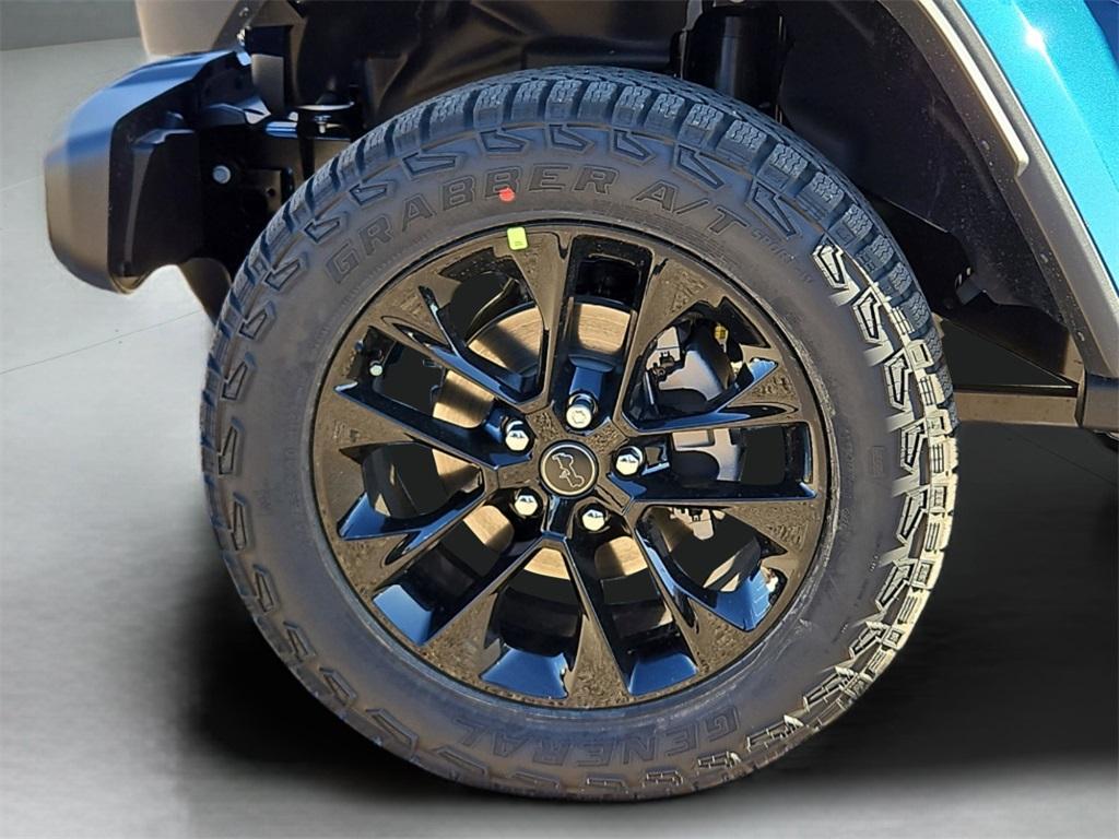 new 2025 Jeep Gladiator car, priced at $42,980