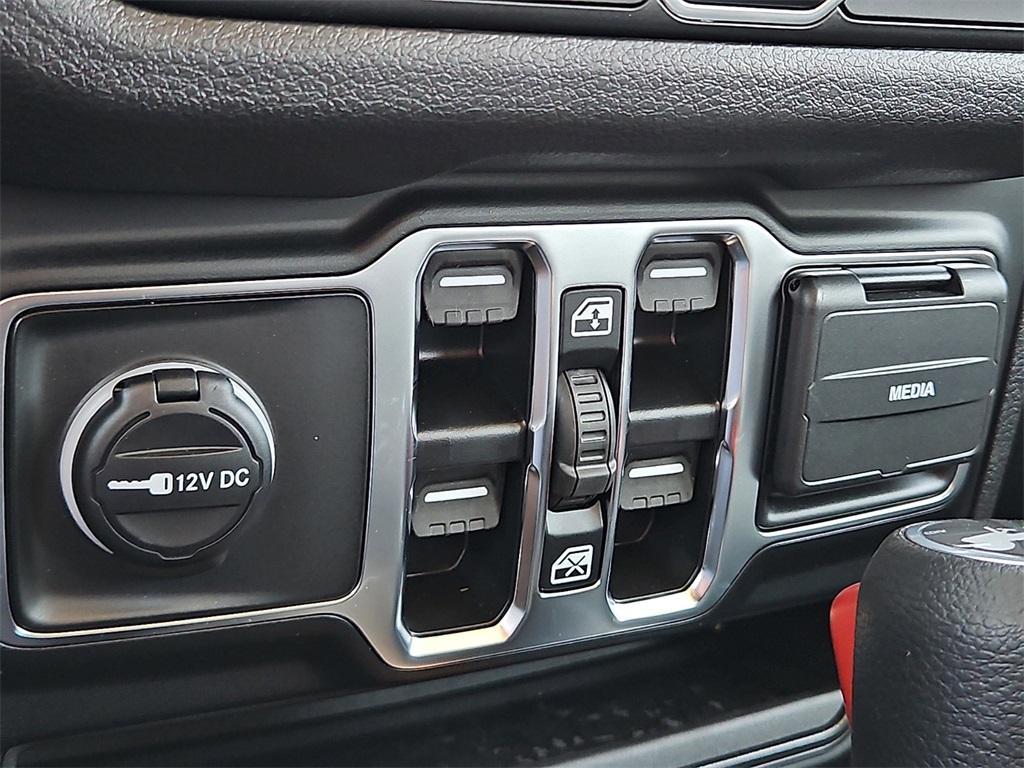 new 2025 Jeep Wrangler car, priced at $41,819