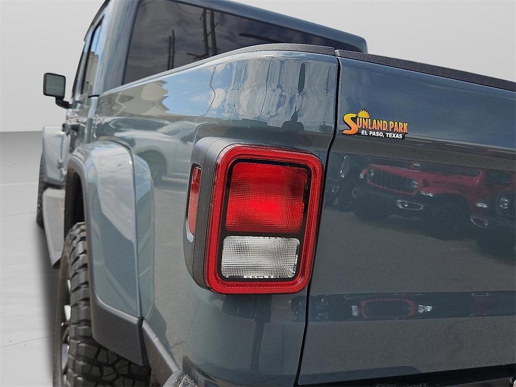new 2025 Jeep Gladiator car, priced at $44,584