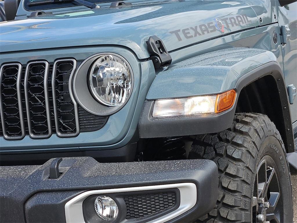 new 2025 Jeep Gladiator car, priced at $44,584