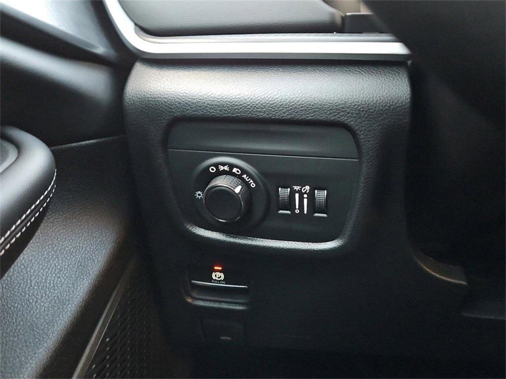 new 2025 Jeep Grand Cherokee car, priced at $37,981