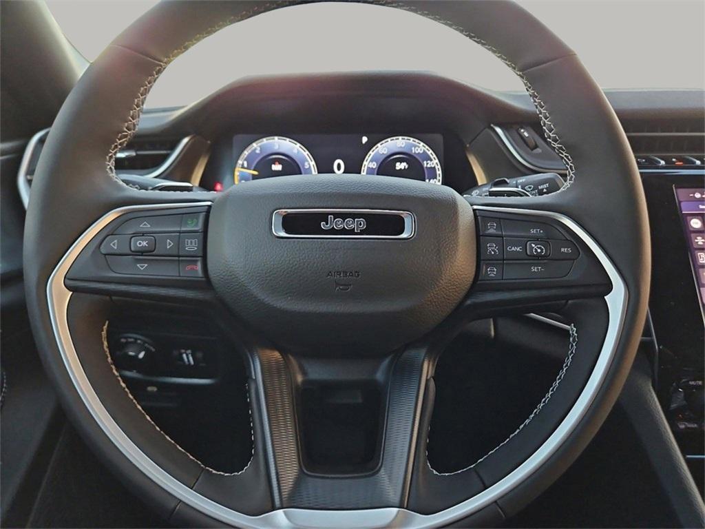 new 2025 Jeep Grand Cherokee car, priced at $37,981