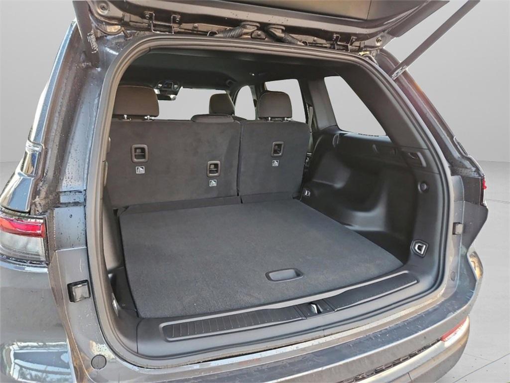 new 2025 Jeep Grand Cherokee car, priced at $37,981