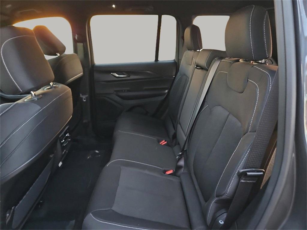 new 2025 Jeep Grand Cherokee car, priced at $37,981