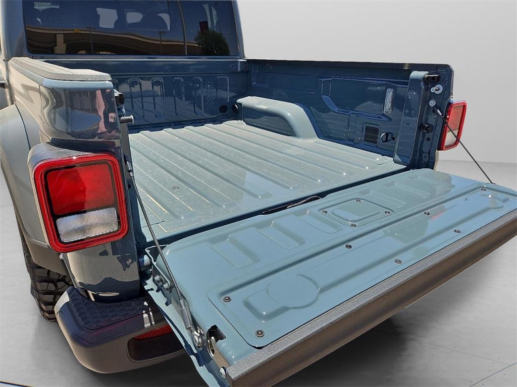 new 2025 Jeep Gladiator car, priced at $45,334