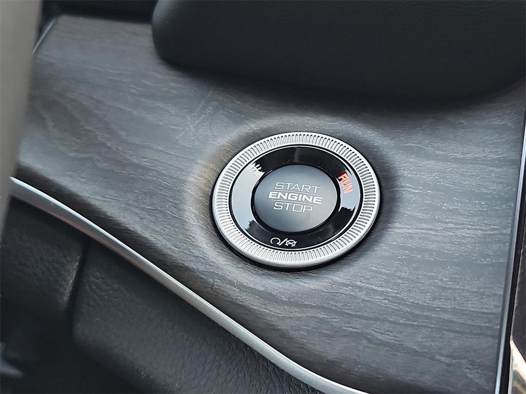 new 2025 Jeep Grand Cherokee L car, priced at $43,900
