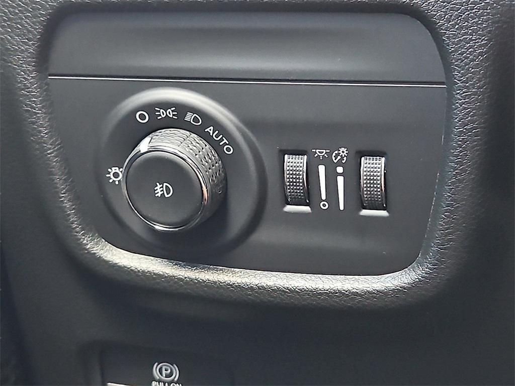 new 2025 Jeep Grand Cherokee L car, priced at $43,900