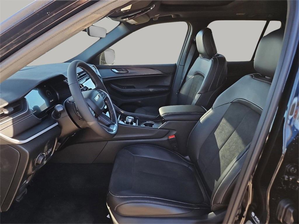 new 2025 Jeep Grand Cherokee car, priced at $37,080