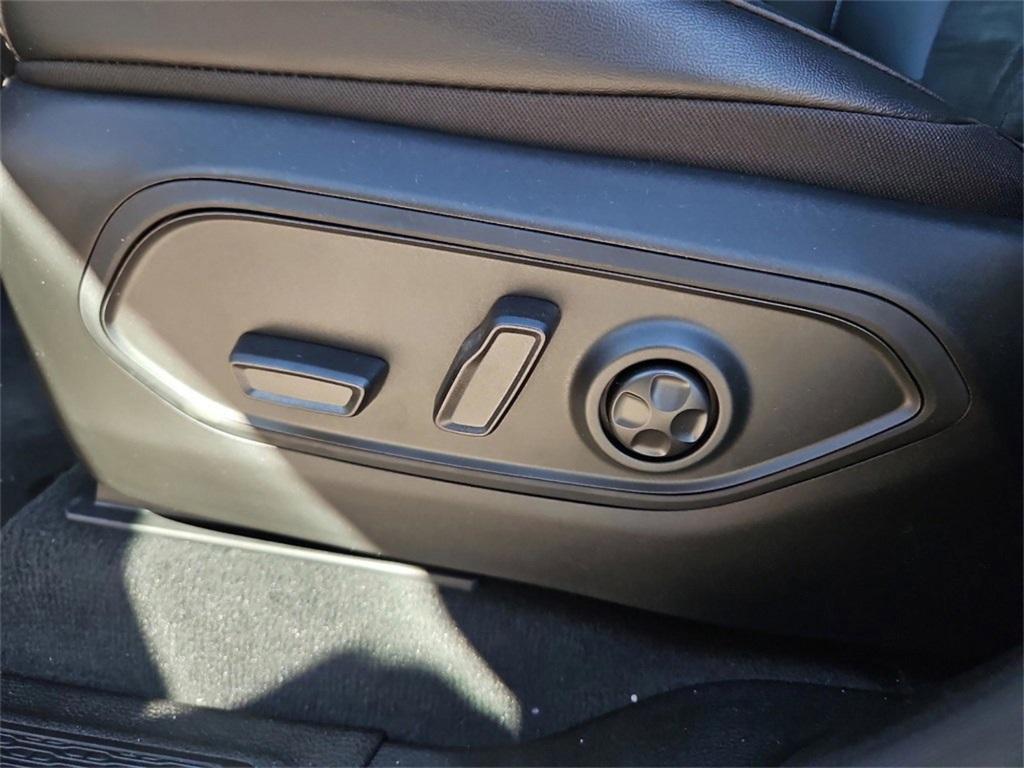 new 2025 Jeep Grand Cherokee car, priced at $37,080