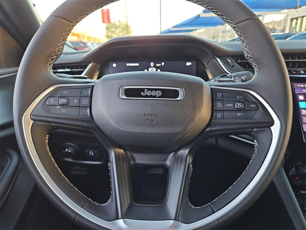 new 2025 Jeep Grand Cherokee car, priced at $40,720