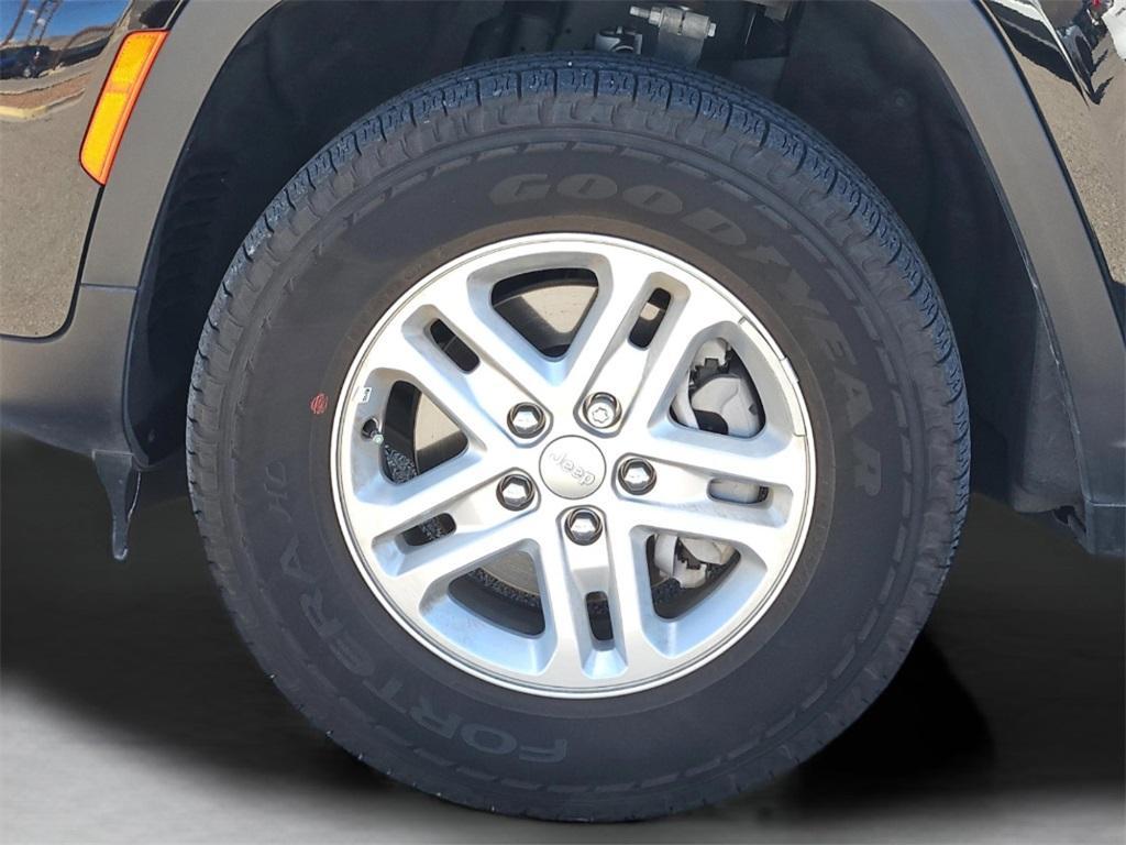 used 2025 Jeep Grand Cherokee car, priced at $31,893