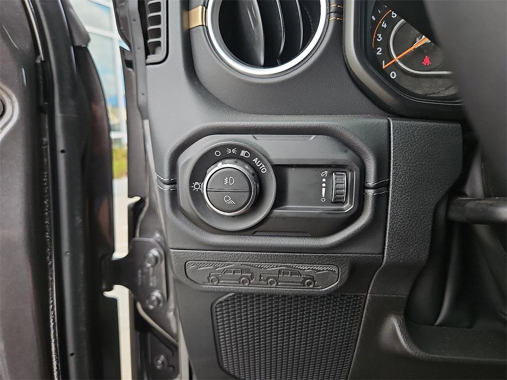 new 2025 Jeep Gladiator car, priced at $44,584