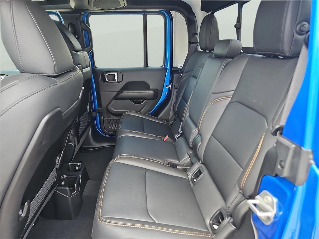 new 2025 Jeep Gladiator car, priced at $45,879