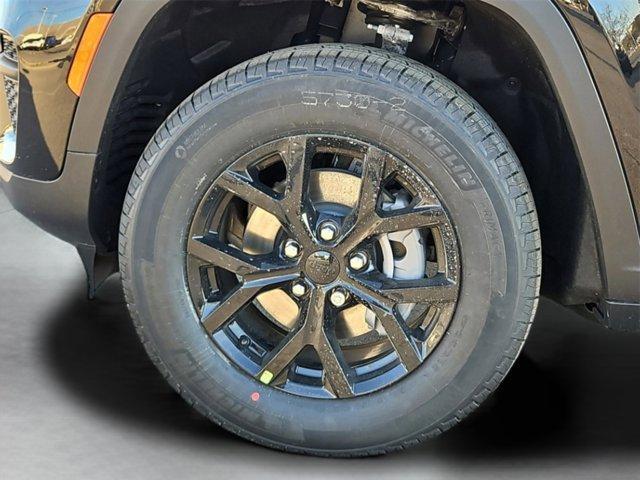 new 2025 Jeep Grand Cherokee car, priced at $43,030
