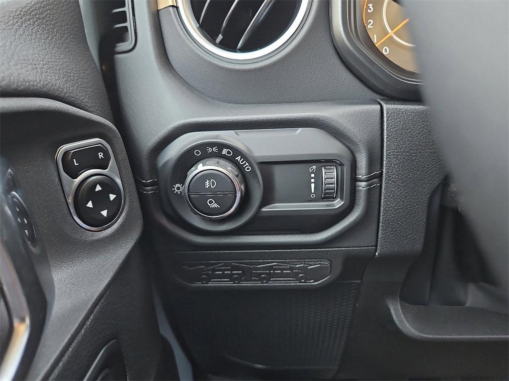 new 2025 Jeep Gladiator car, priced at $44,584