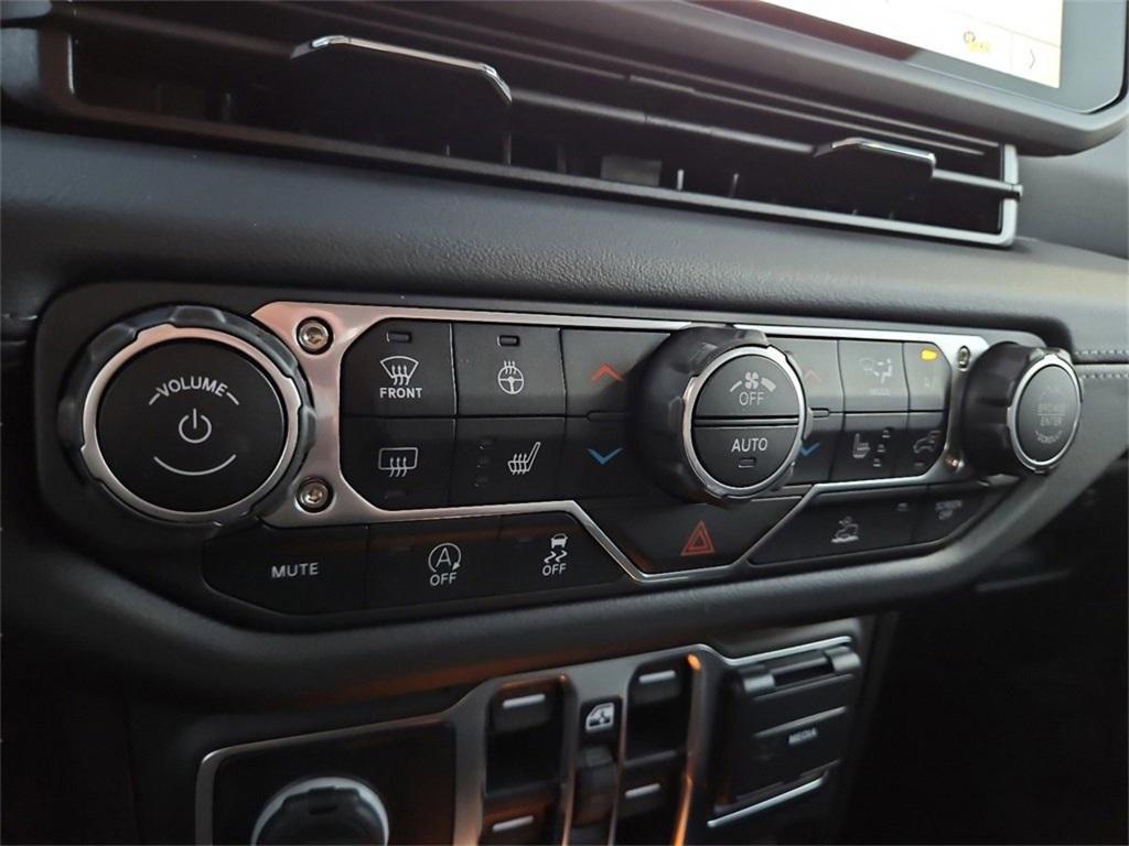 new 2025 Jeep Gladiator car, priced at $45,779