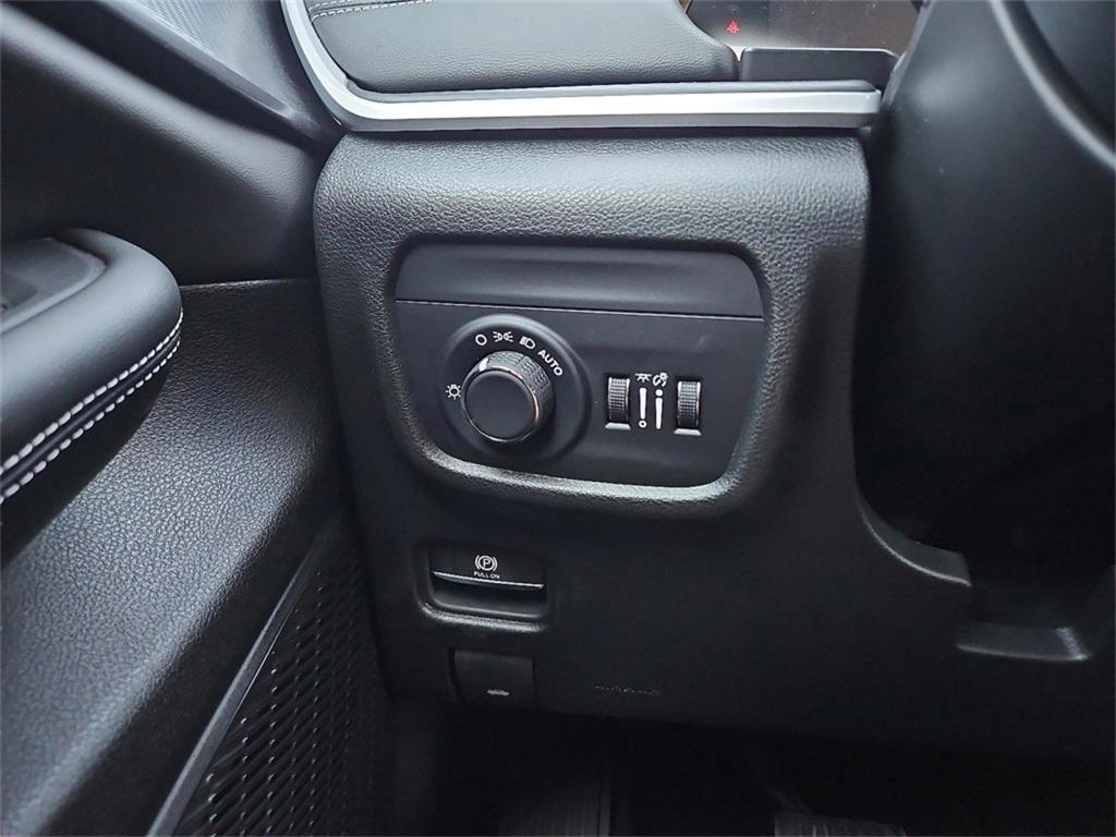 new 2025 Jeep Grand Cherokee L car, priced at $43,277
