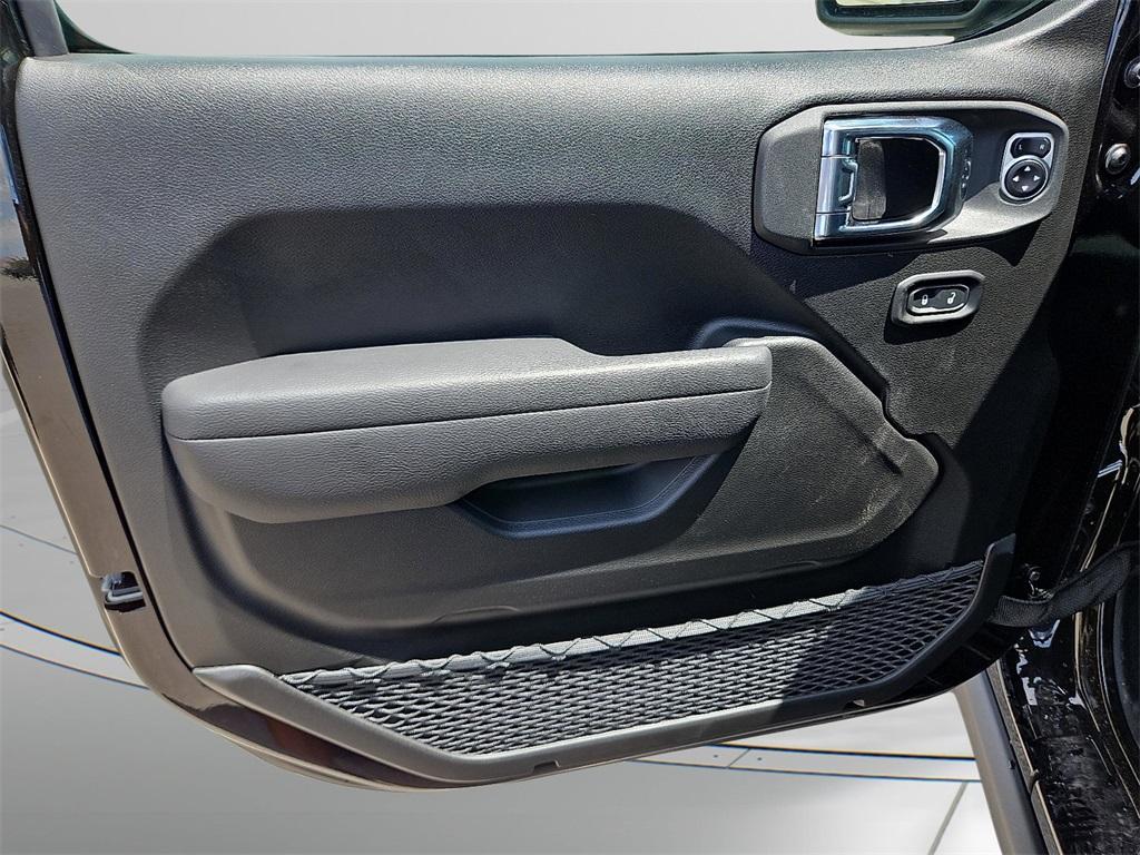 new 2025 Jeep Wrangler car, priced at $48,575