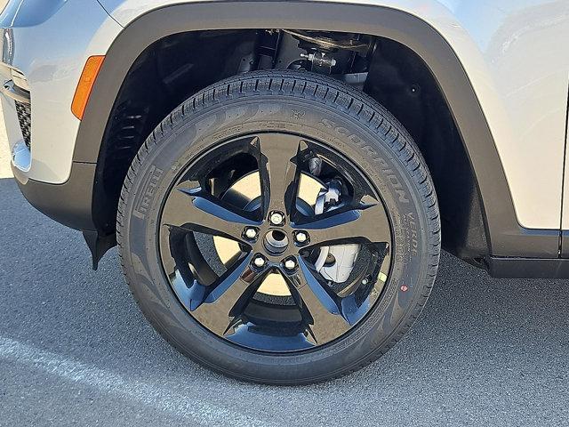 new 2025 Jeep Grand Cherokee car, priced at $43,606