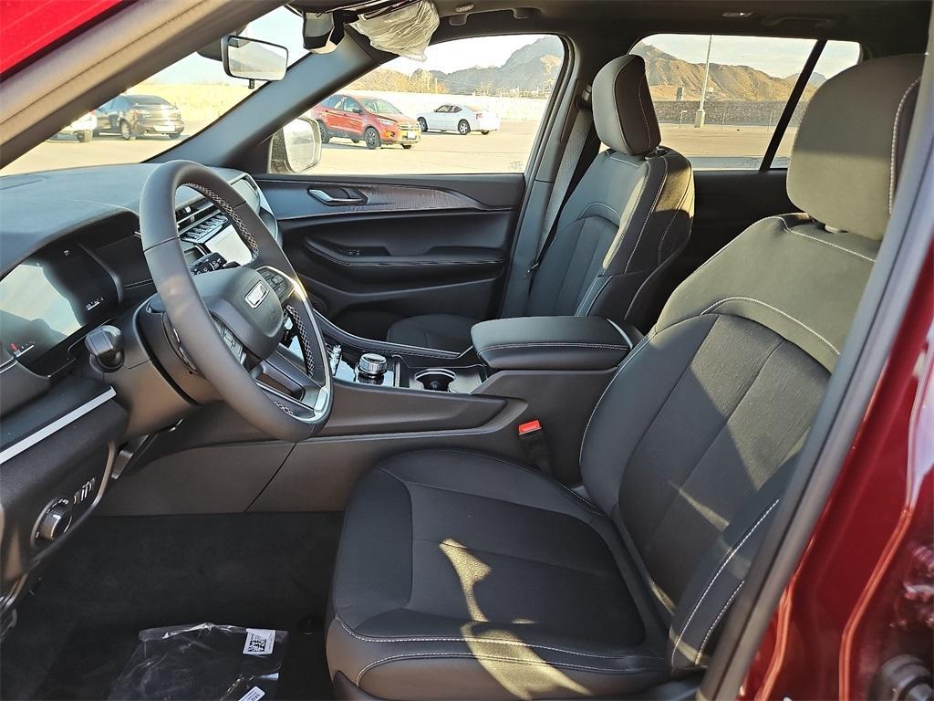 new 2025 Jeep Grand Cherokee car, priced at $37,970