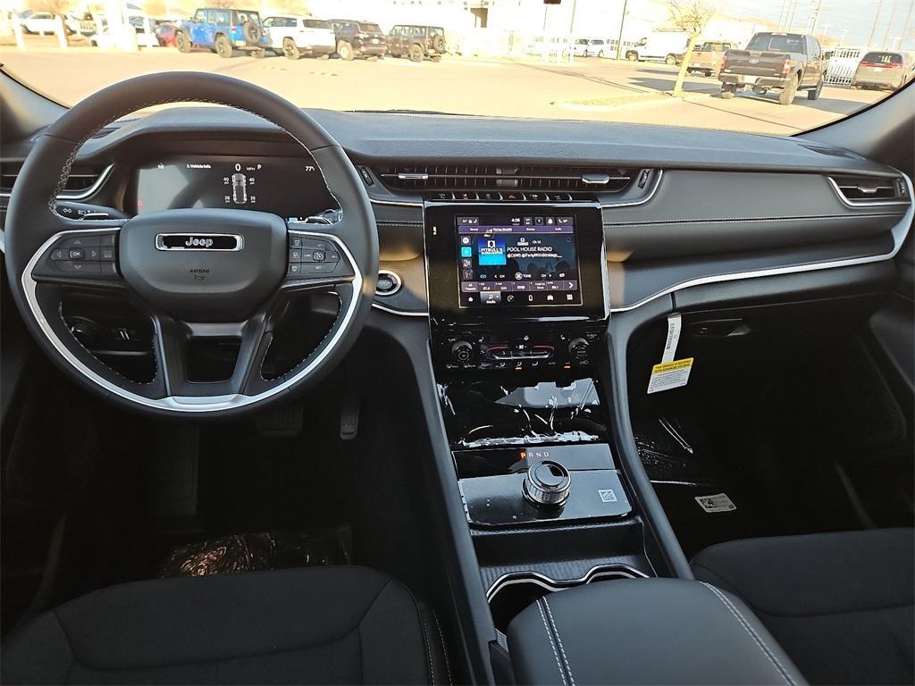 new 2025 Jeep Grand Cherokee car, priced at $37,970