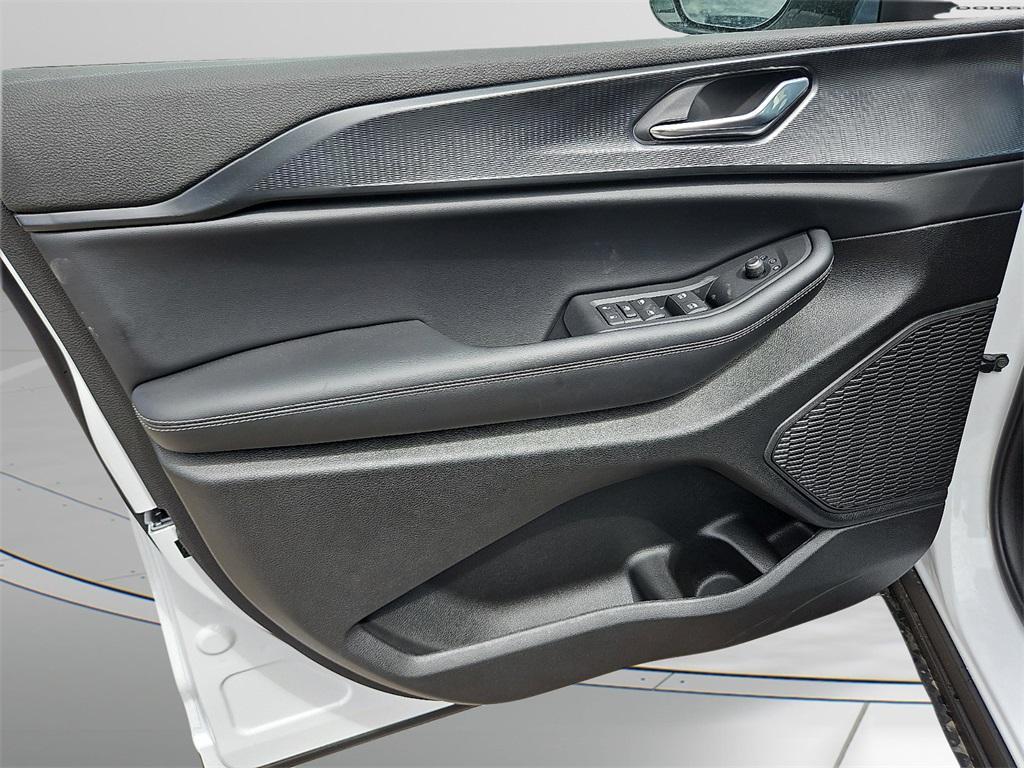 new 2025 Jeep Grand Cherokee car, priced at $47,130