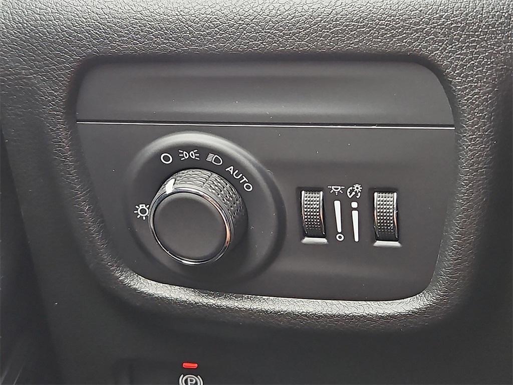 new 2025 Jeep Grand Cherokee car, priced at $47,130
