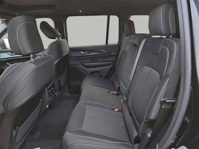 new 2025 Jeep Grand Cherokee car, priced at $40,470