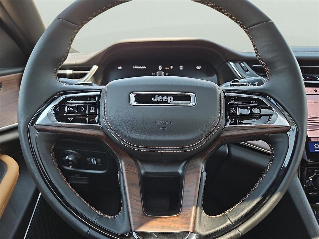 new 2025 Jeep Grand Cherokee car, priced at $60,925