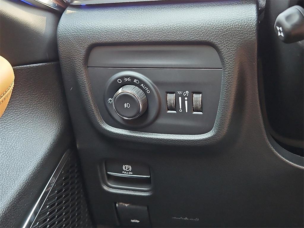 new 2025 Jeep Grand Cherokee car, priced at $60,925