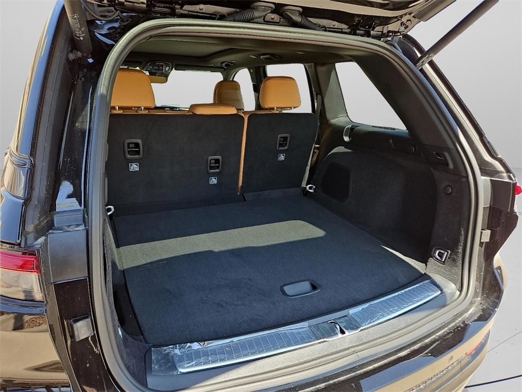 new 2025 Jeep Grand Cherokee car, priced at $60,925