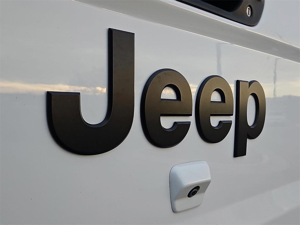 used 2025 Jeep Gladiator car, priced at $39,183
