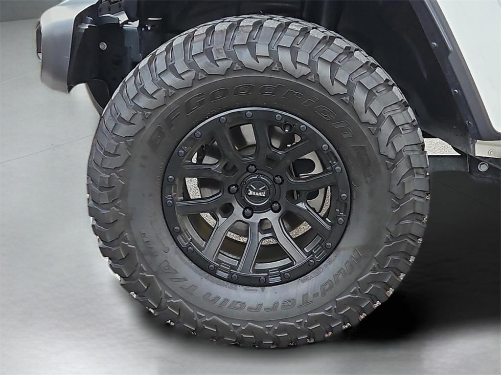 used 2025 Jeep Gladiator car, priced at $39,183