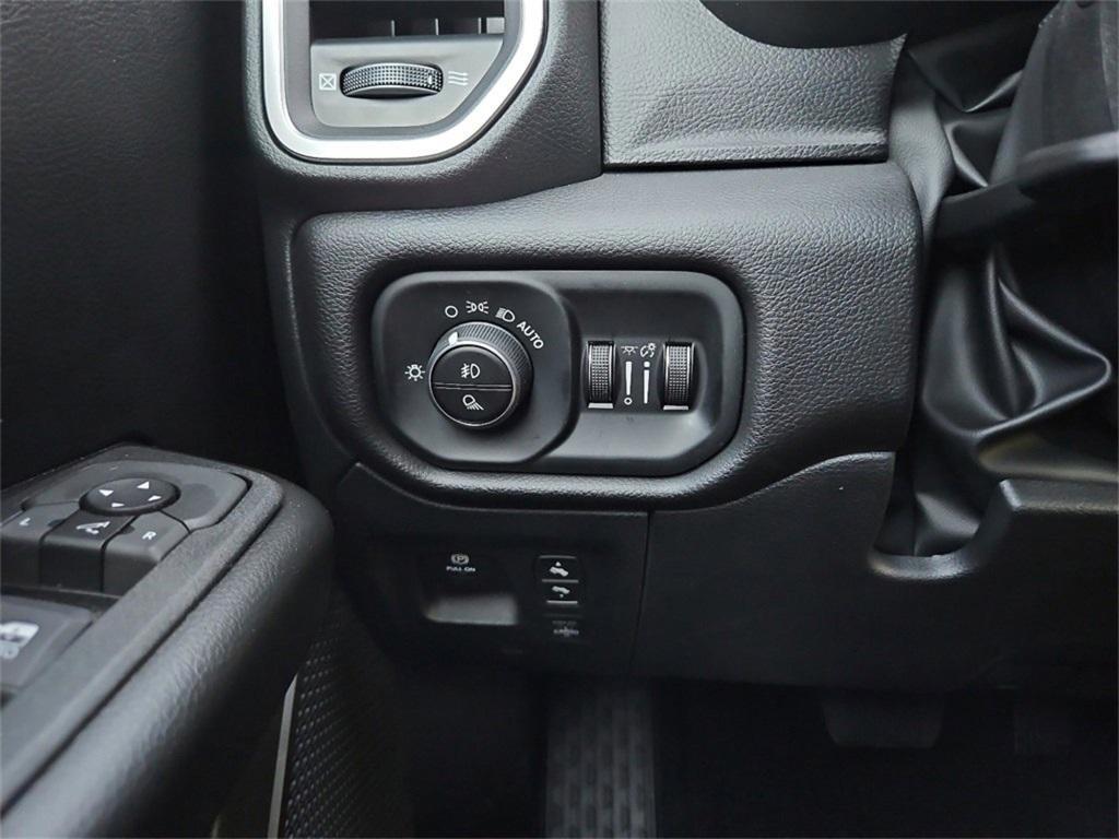 new 2025 Ram 1500 car, priced at $51,372