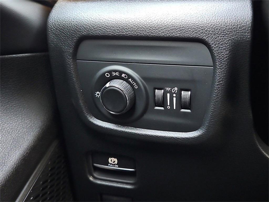 new 2025 Jeep Grand Cherokee car, priced at $37,981