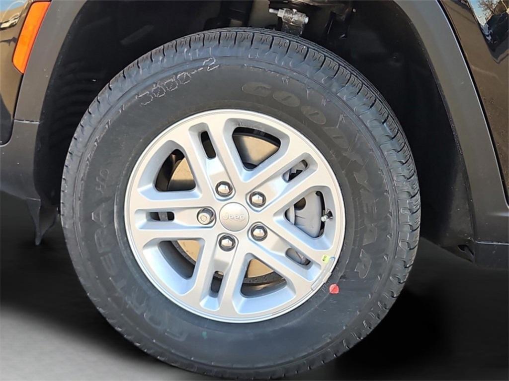 new 2025 Jeep Grand Cherokee car, priced at $37,981