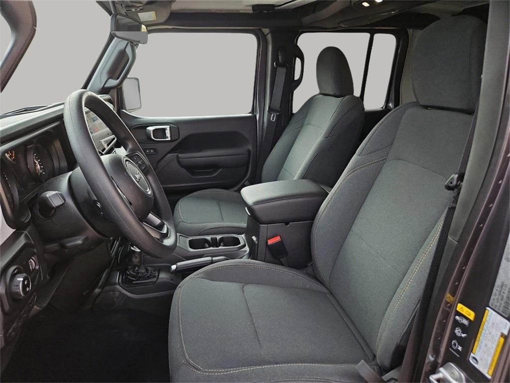 new 2025 Jeep Gladiator car, priced at $42,680