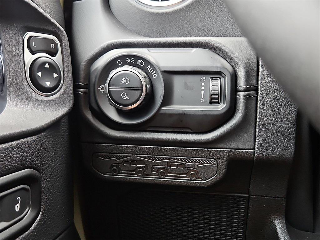 new 2025 Jeep Gladiator car, priced at $44,584