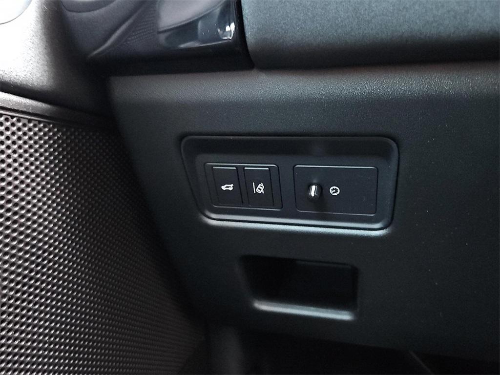 used 2017 Land Rover Discovery car, priced at $18,168