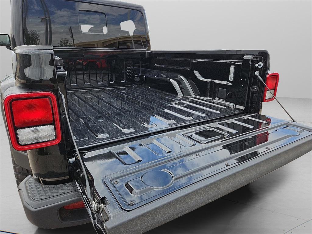new 2025 Jeep Gladiator car, priced at $44,584