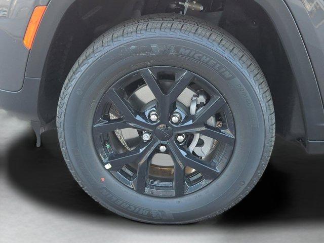 new 2025 Jeep Grand Cherokee car, priced at $41,980