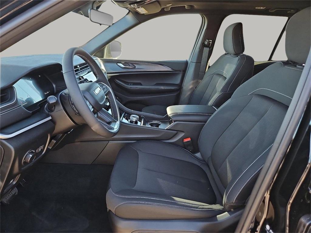 new 2025 Jeep Grand Cherokee car, priced at $39,067