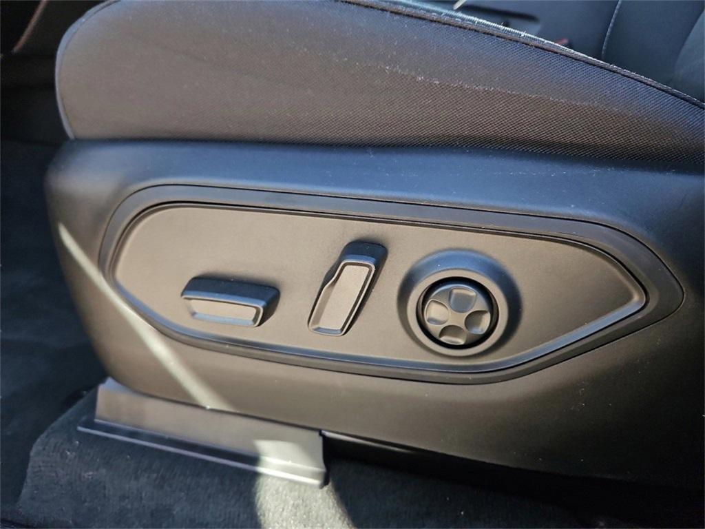 new 2025 Jeep Grand Cherokee car, priced at $39,067
