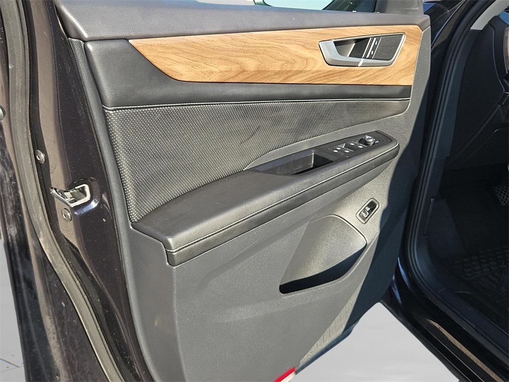 used 2024 Volkswagen Atlas car, priced at $35,802