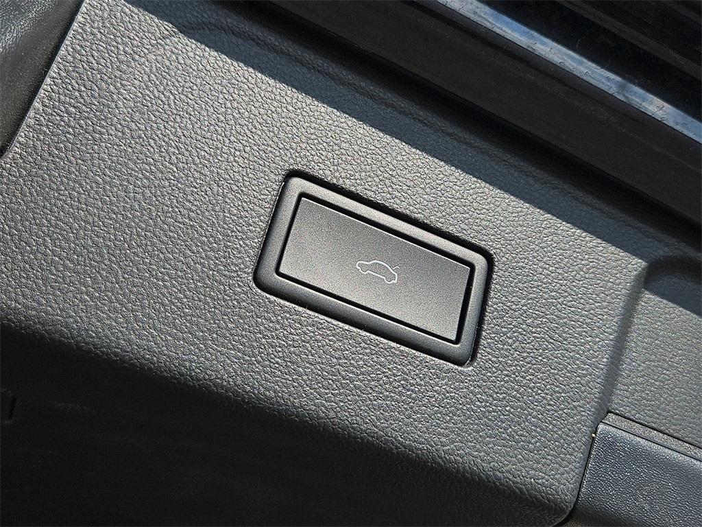 used 2024 Volkswagen Atlas car, priced at $35,802