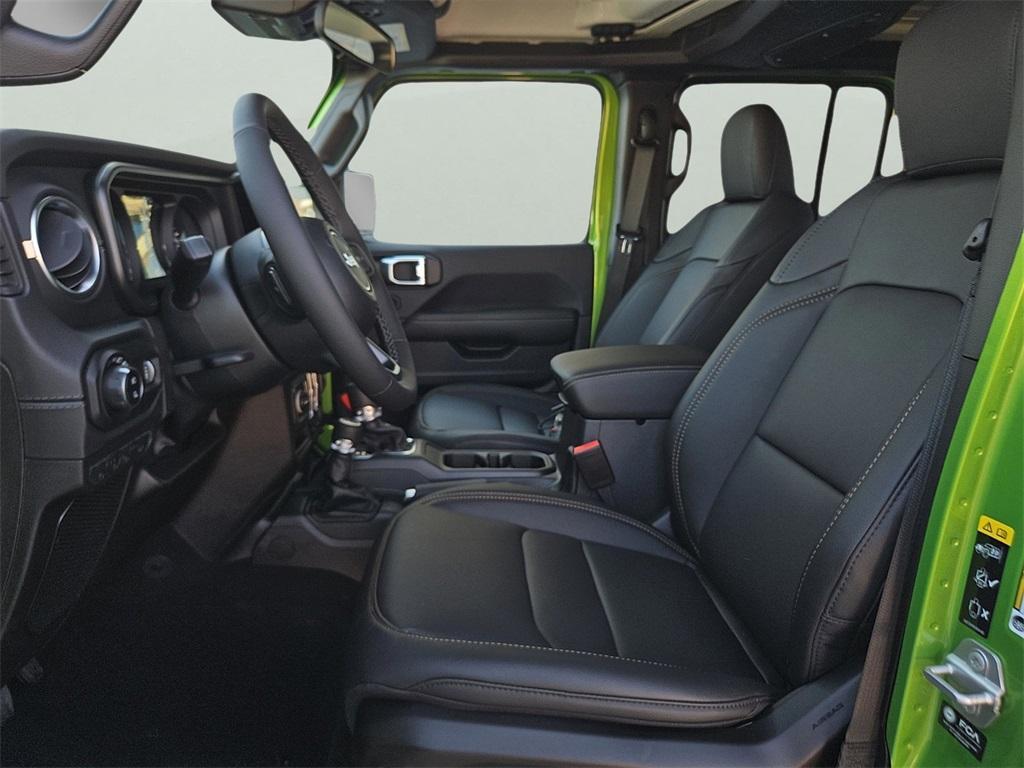 new 2025 Jeep Gladiator car, priced at $47,900