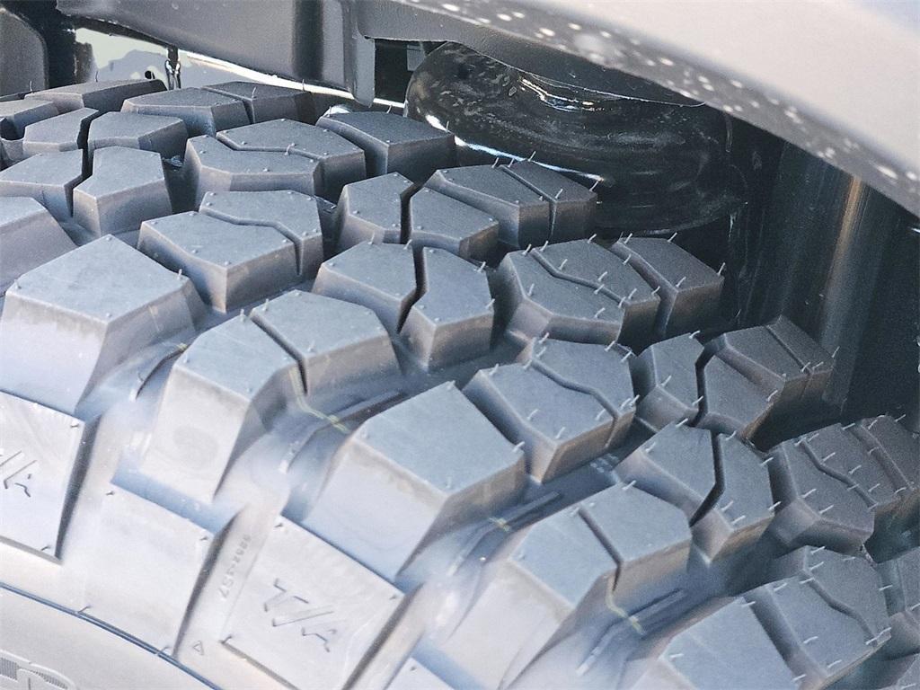 new 2025 Jeep Gladiator car, priced at $47,900